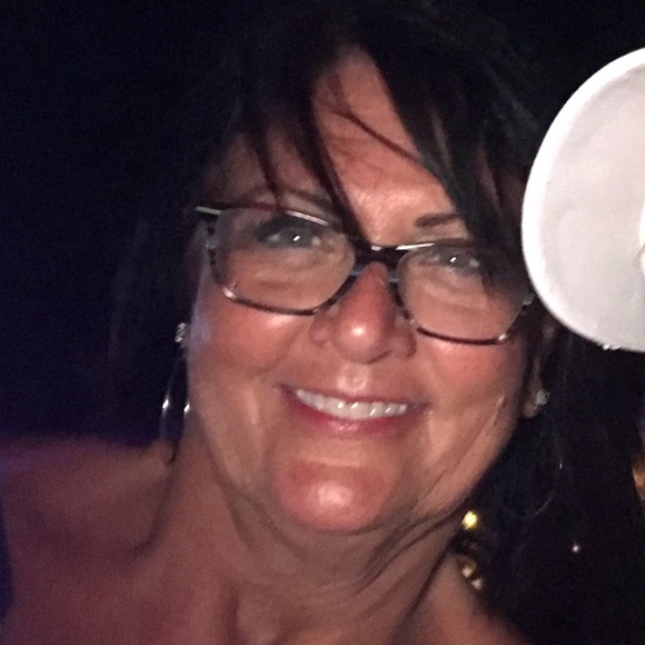 Meet your Posher, Patricia - Picture 1 of 1